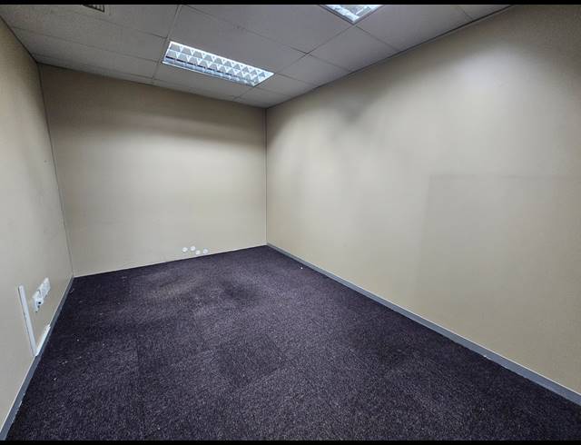 2,294M² WAREHOUSE TO LET IN COSMO BUSINESS PARK